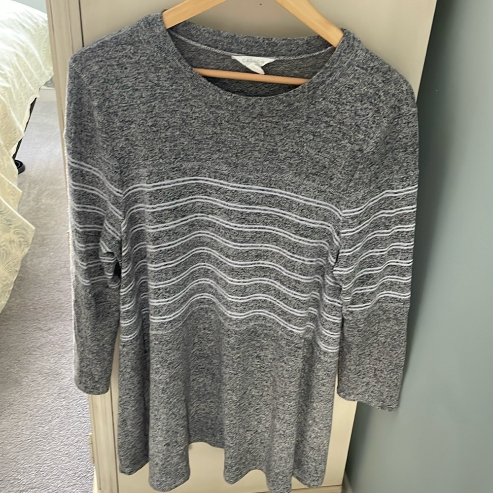 Caslon grey, white soft tunic